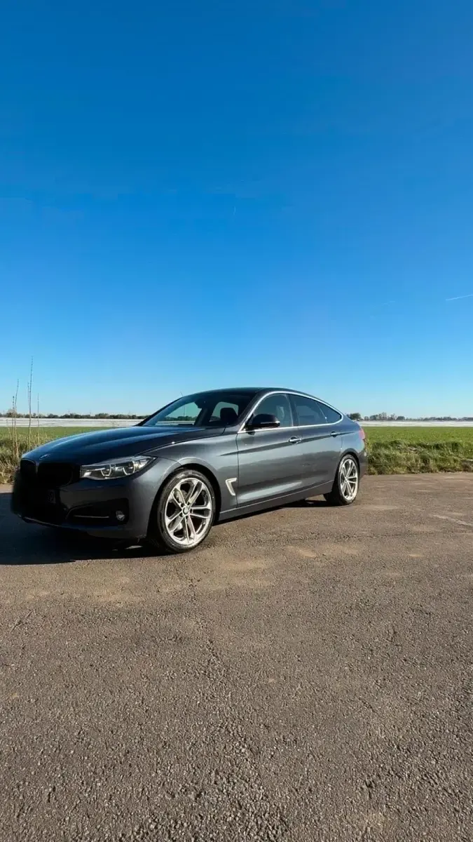Gebraucht BMW 330 258 PS (189 kW) 2018 Grau Limousine