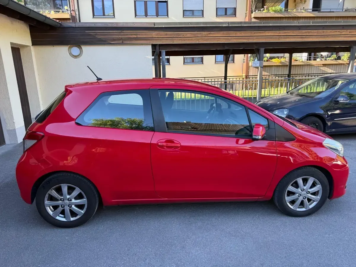Gebraucht Toyota Yaris Cool 69 PS (50 kW) 2013 Beige Kleinwagen