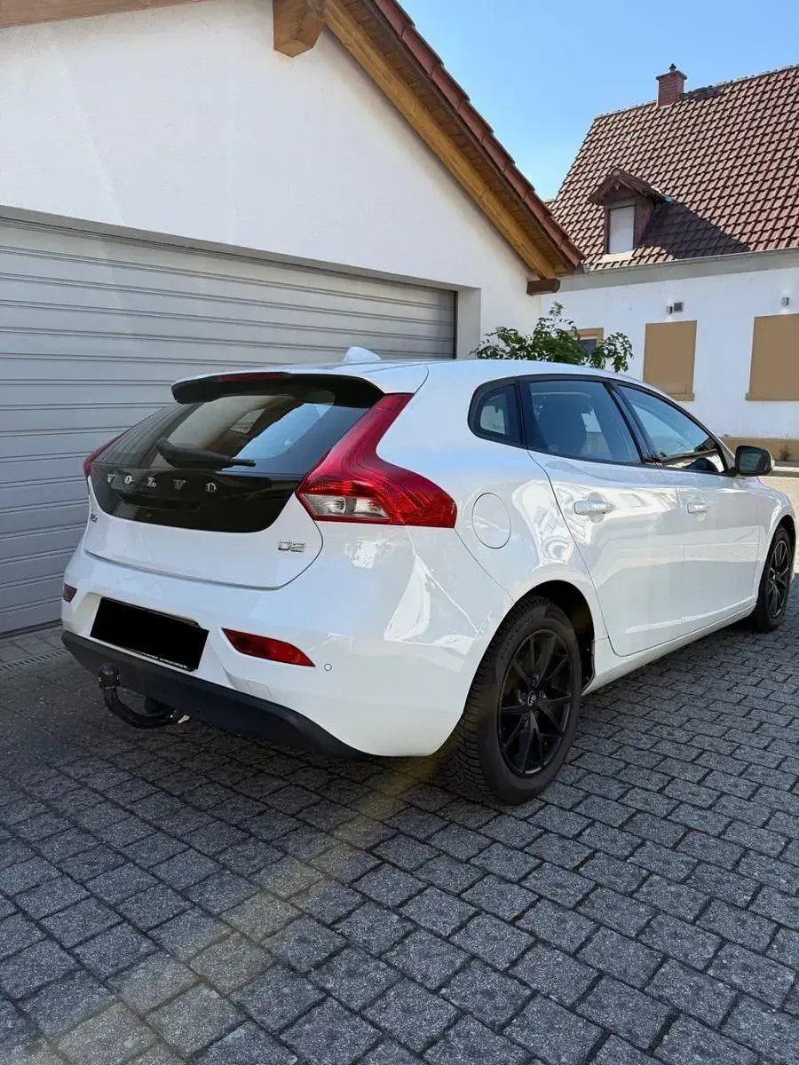 Gebraucht Volvo V40 114 PS (83 kW) 2015 Weiß Limousine