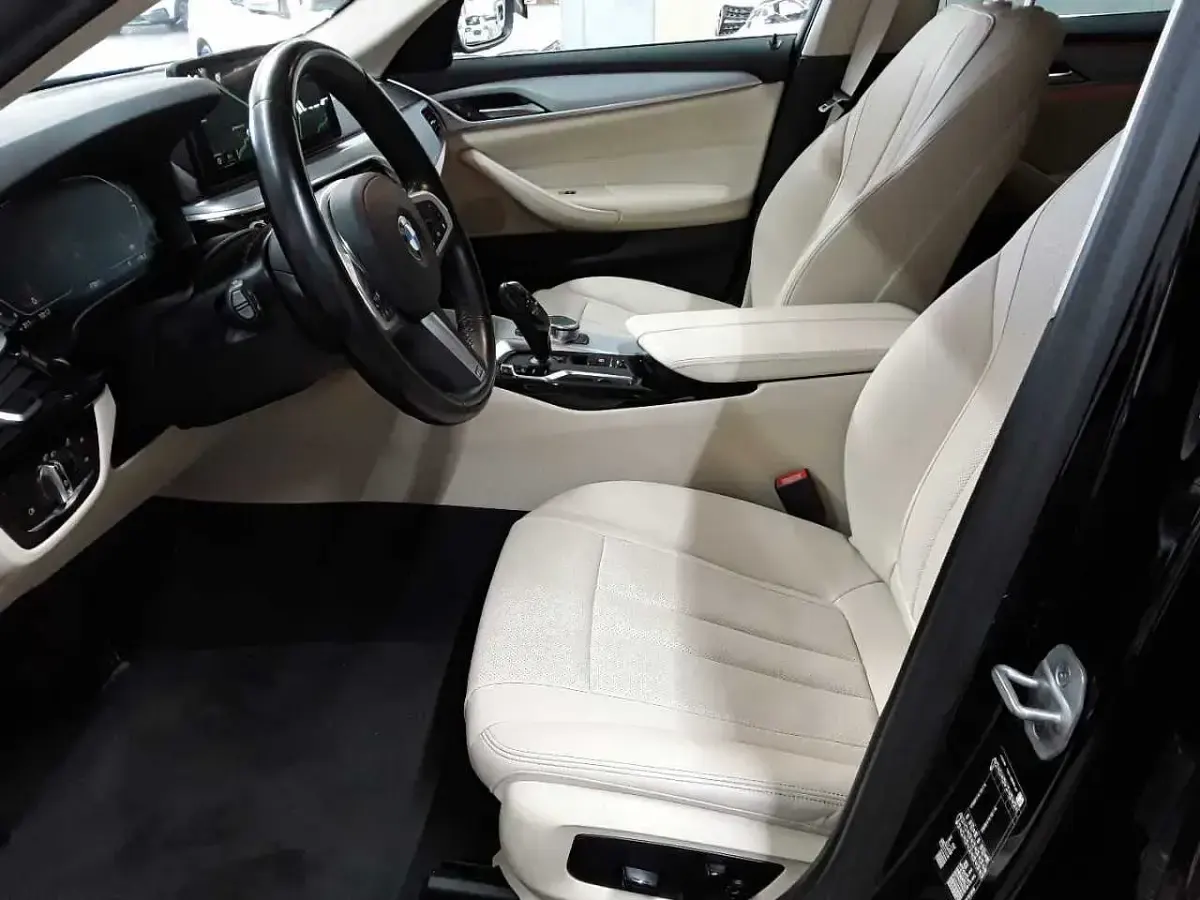 Gebraucht BMW 520 Sport Line 190 PS (139 kW) 2023 Schwarz uni Kombi