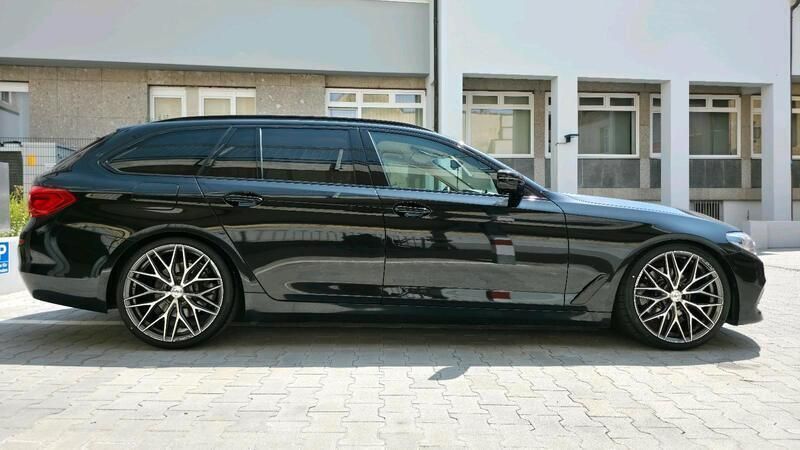 Schwarz Gebraucht 2018 BMW 520 Luxury Line Kombi | 22.900 € (Etwas zu teuer) - Bild 1/4