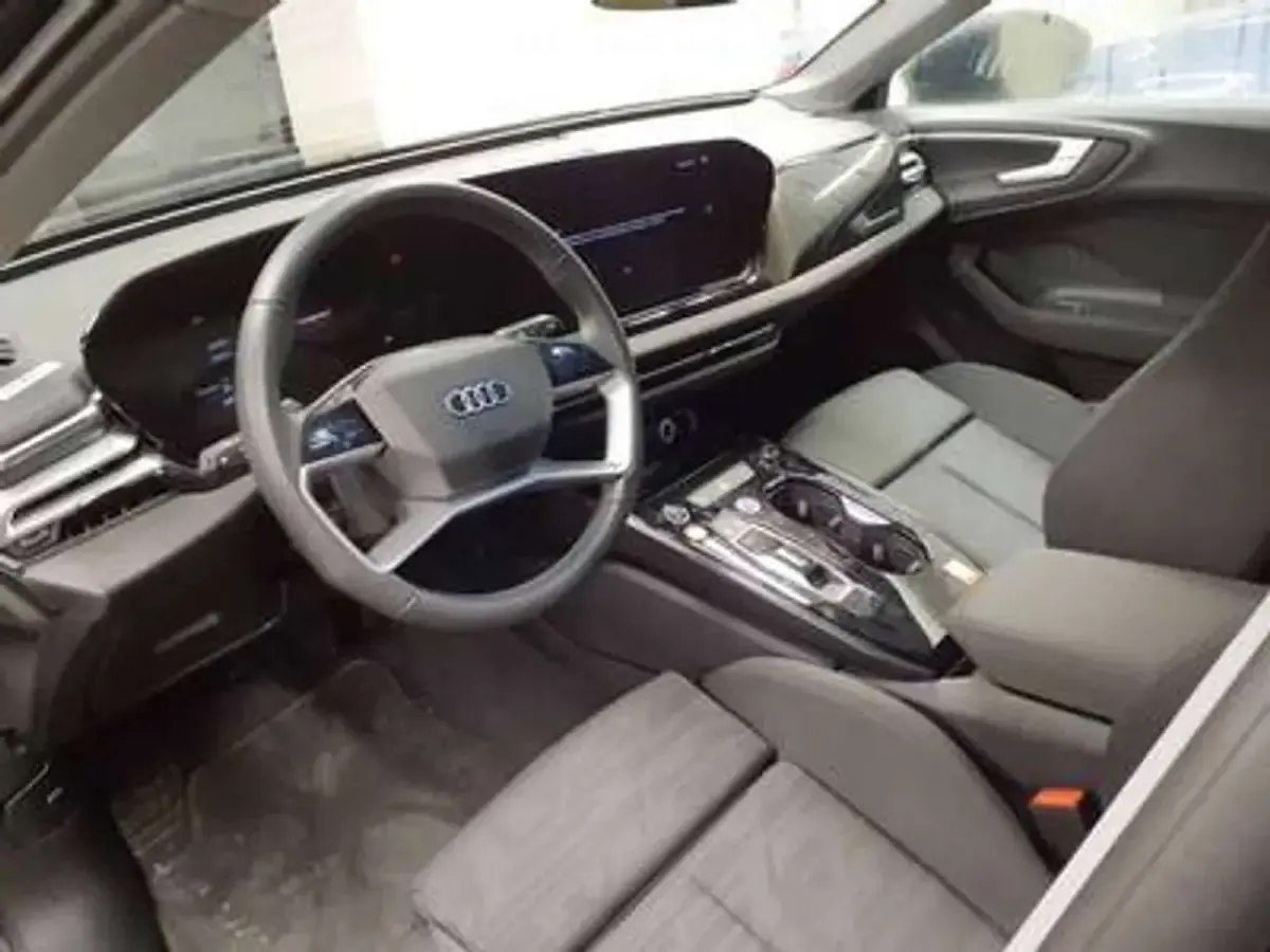 Second-hand Audi A5 Sport 204 CP (150 kW) 2025 Albastru Break