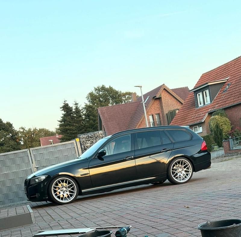 Gebraucht BMW 320 184 PS (135 kW) 2012 Schwarz Kombi