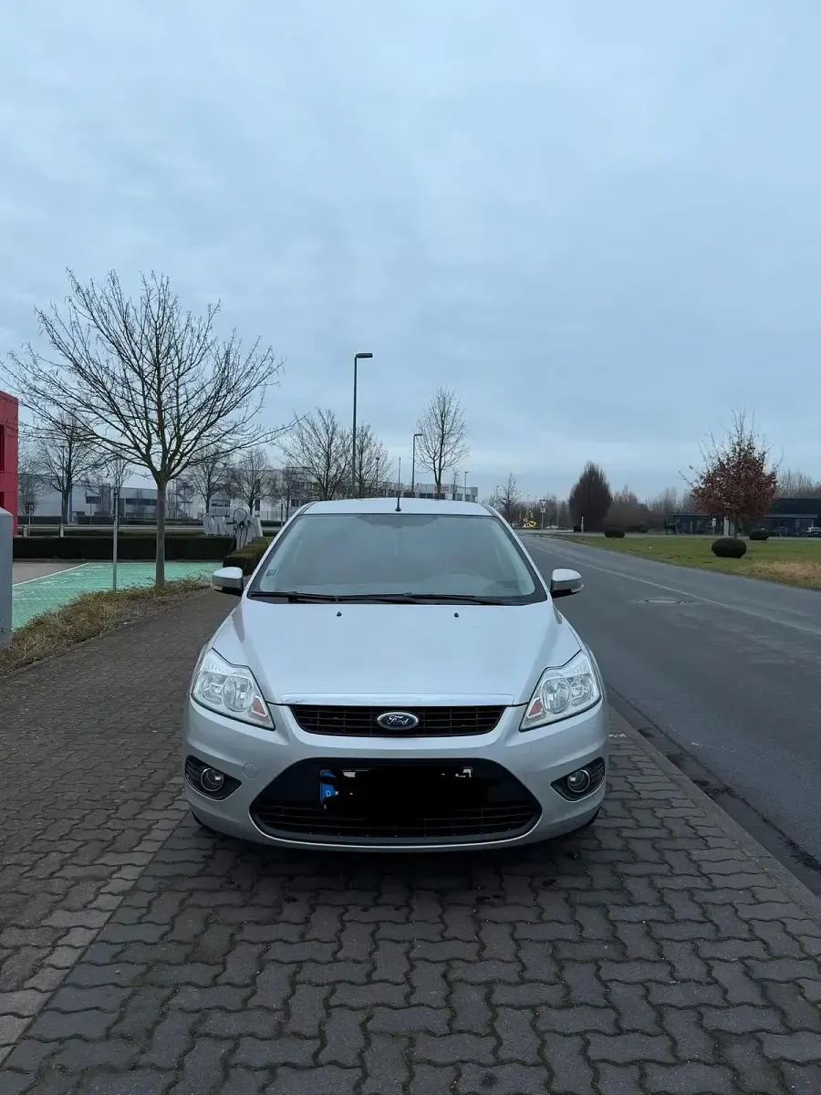 Gebraucht Ford Focus Style 101 PS (74 kW) 2009 Silber Limousine