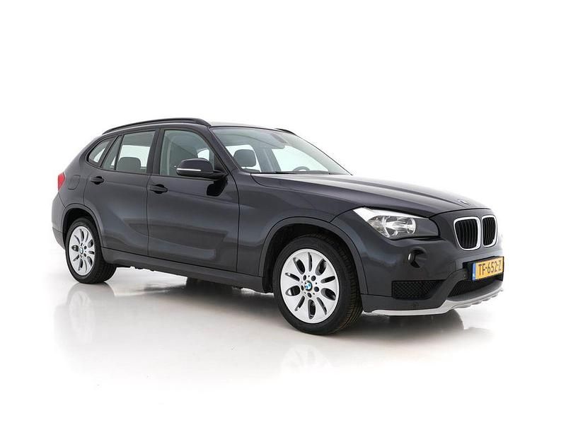 Schwarz Gebraucht 2015 BMW X1 Executive SUV | 8.845 € (Fairer Preis) - Bild 1/4
