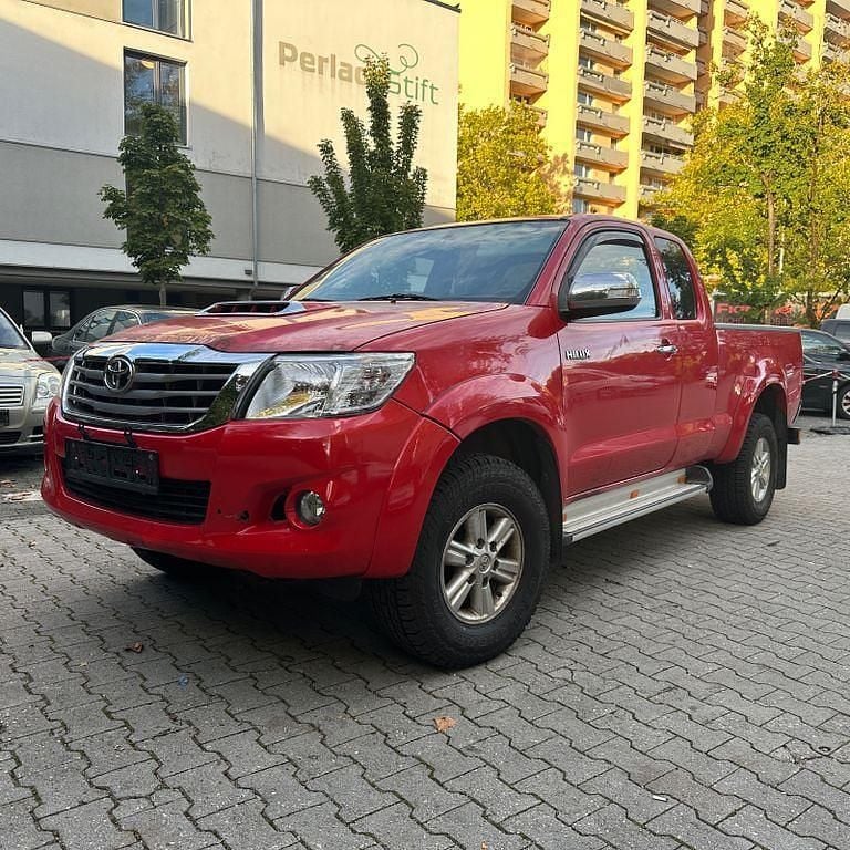 Rot Gebraucht 2014 Toyota HiLux Abholung | 14.999 € (Guter Preis) - Bild 1/4