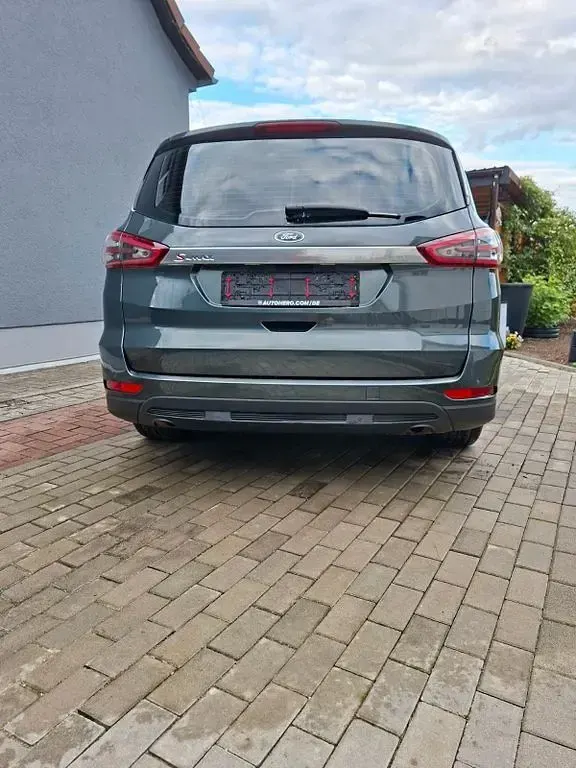 Gebraucht Ford S-MAX Titanium 160 PS (117 kW) 2016 Grün Van / Kleinbus