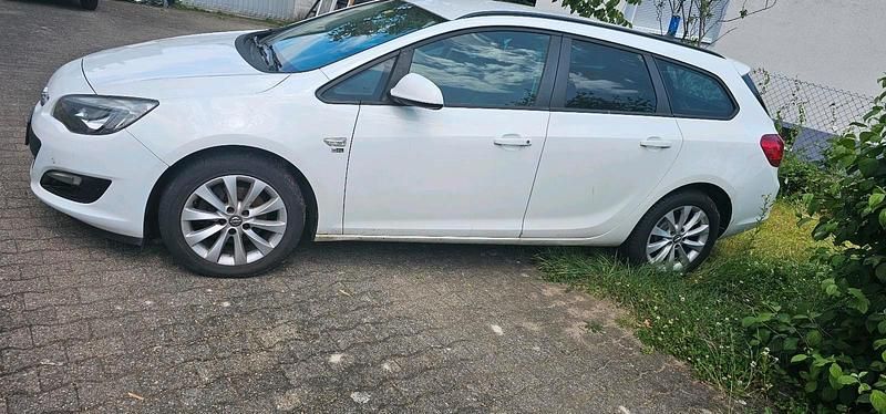 Weiß Gebraucht 2013 Opel Astra Kombi | 3.000 € (Superpreis) - Bild 1/4