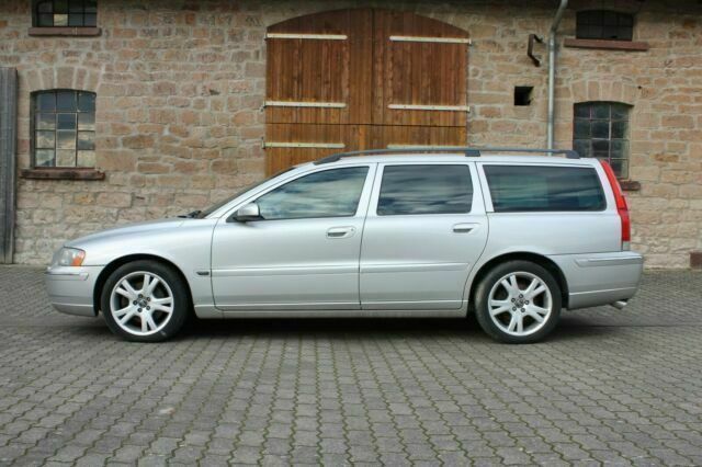 Verkauft Volvo V70 D5 DPF Summum, gebraucht 2005, 273.000