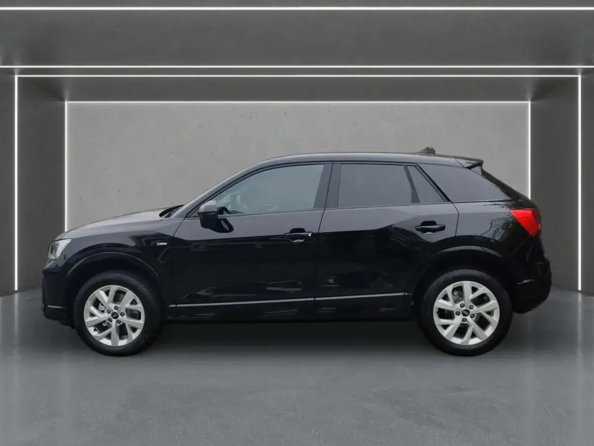 Gebraucht Audi Q2 S-Line 150 PS (110 kW) 2025 Schwarz SUV