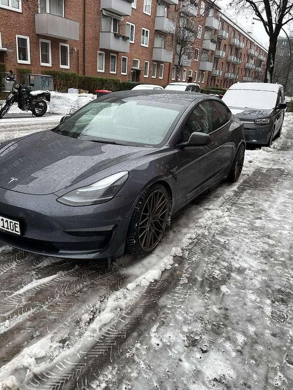 Gebraucht 2022 Tesla Model 3 Standard Range Plus Limousine | 25.500 € (Guter Preis) - Bild 1/3