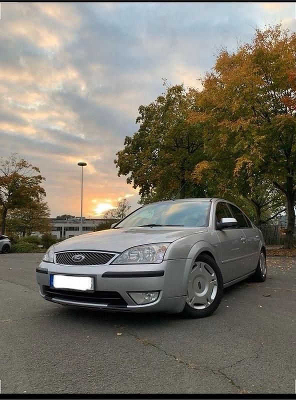 Silber Gebraucht 2004 Ford Mondeo Limousine | 1.550 € (Fairer Preis) - Bild 1/4