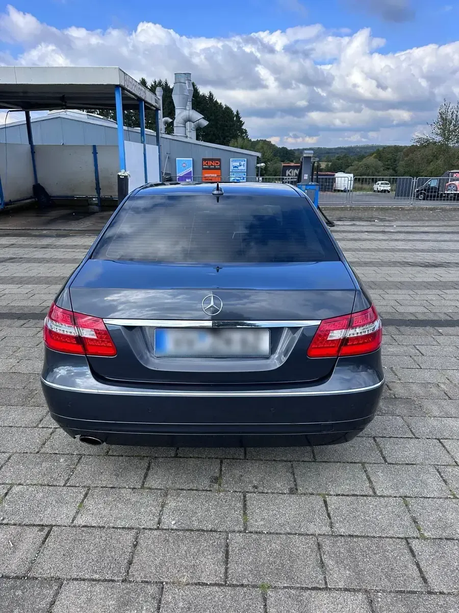 Second-hand Mercedes E200 Avantgarde 184 CP (135 kW) 2011 Gri Berlinǎ