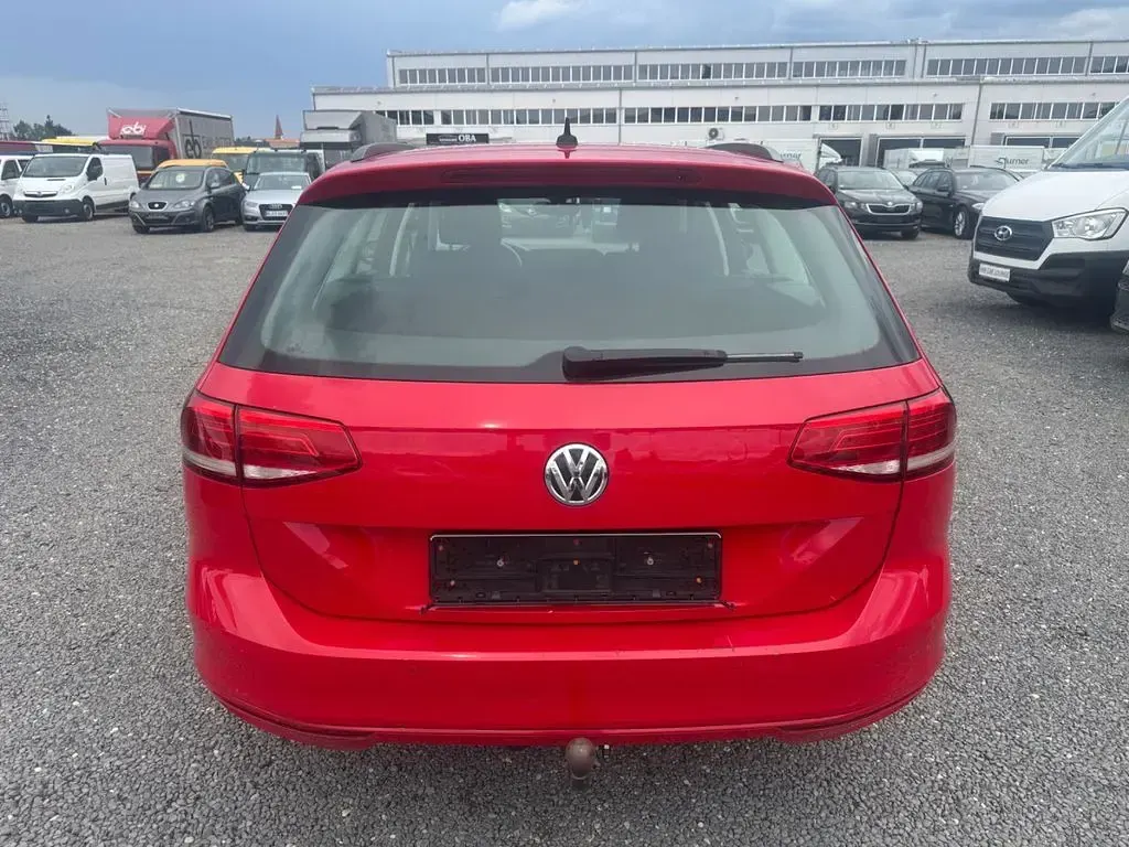 Gebraucht VW Passat 120 PS (88 kW) 2019 Rot Limousine