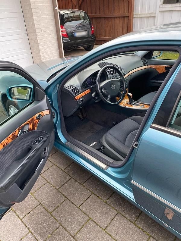 Gebraucht Mercedes E240 177 PS (130 kW) 2002 Blau Limousine