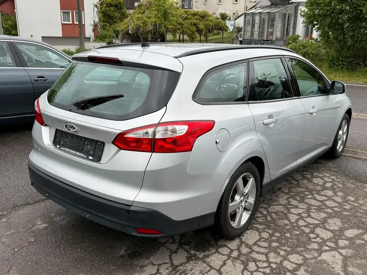 Używany Ford Focus Trend 105 KM (77 kW) 2012 Srebrny Kombi