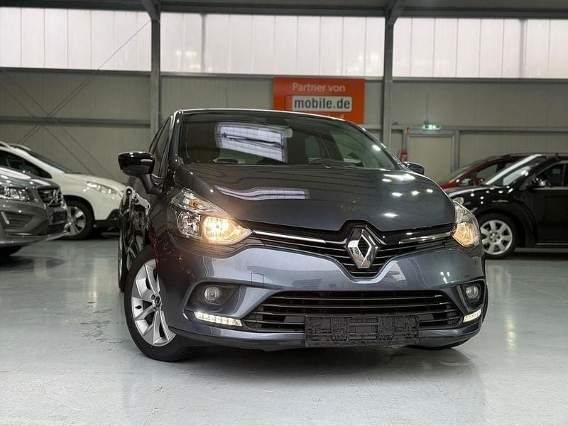 Grau Gebraucht 2018 Renault Clio IV LIMITED Limousine | 8.000 € (Guter Preis) - Bild 1/4