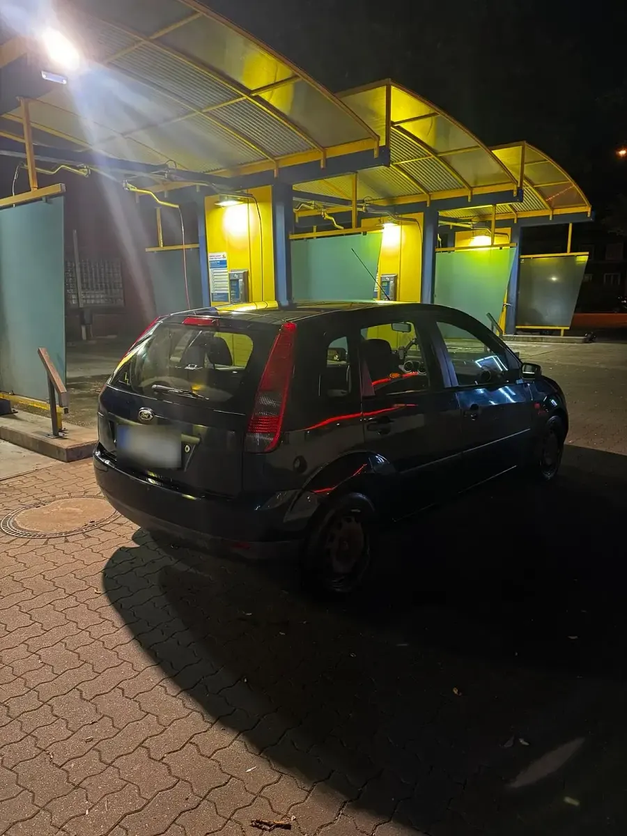 Gebraucht Ford Fiesta 69 PS (50 kW) 2004 Blau Kleinwagen
