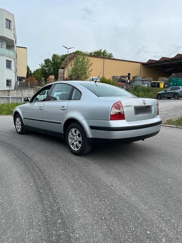 Usata VW Passat 116 CV (85 kW) 2001 Argento Berlina