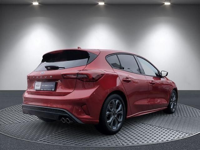 Gebraucht Ford Focus ST-Line X 116 PS (85 kW) 2025 Fantastic red tc Limousine