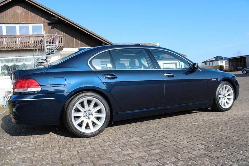 Gebraucht BMW 760L 445 PS (327 kW) 2005 Blau Limousine