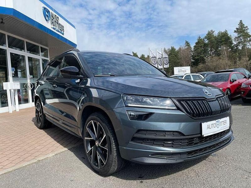 Grau Gebraucht 2018 Skoda Karoq SportLine SUV | 26.990 € (Etwas zu teuer) - Bild 1/4