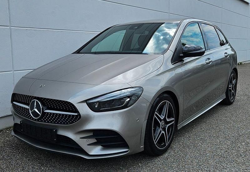 Silber Gebraucht 2021 Mercedes B180 AMG line Van / Kleinbus | 20.850 € (Etwas zu teuer) - Bild 1/4