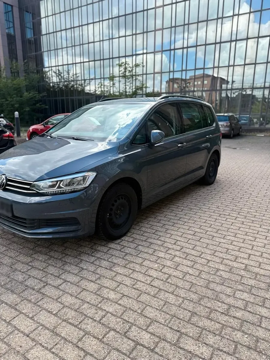 Gebraucht VW Touran 150 PS (110 kW) 2023 Grau Van / Kleinbus