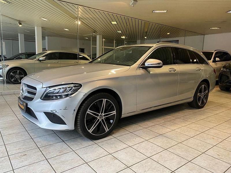 Gebraucht Mercedes C220 194 PS (142 kW) 2019 Silber Kombi