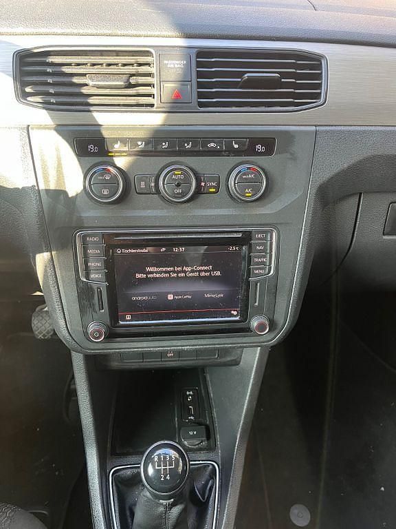 Gebraucht VW Caddy 102 PS (75 kW) 2017 Silber Van / Kleinbus