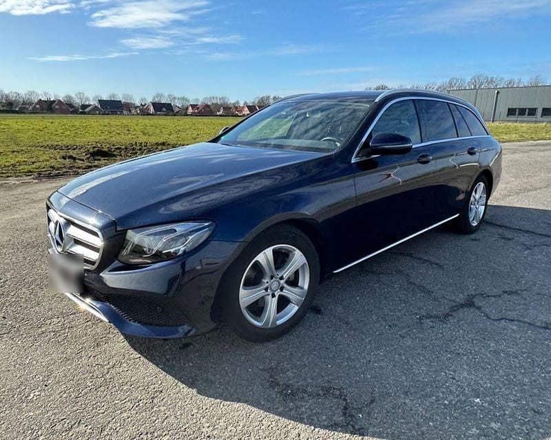 Gebraucht Mercedes E220 Avantgarde 194 PS (142 kW) 2017 Blau Kombi