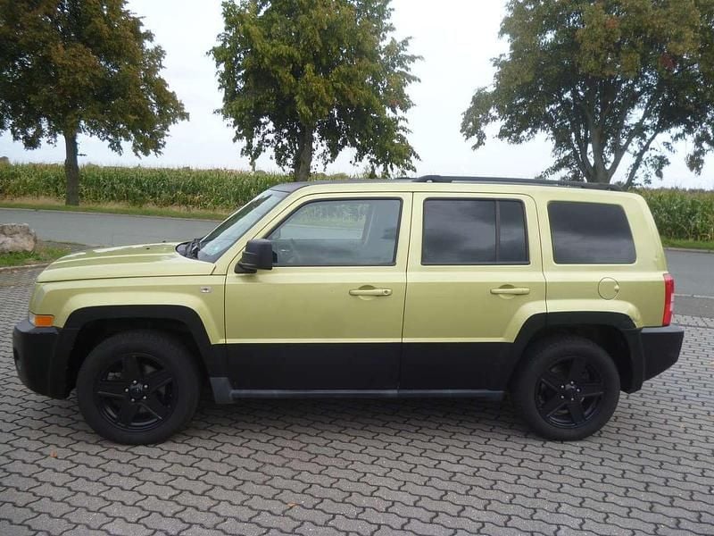 Grün Gebraucht 2012 Jeep Patriot Sport SUV | 3.900 € (Fairer Preis) - Bild 1/4
