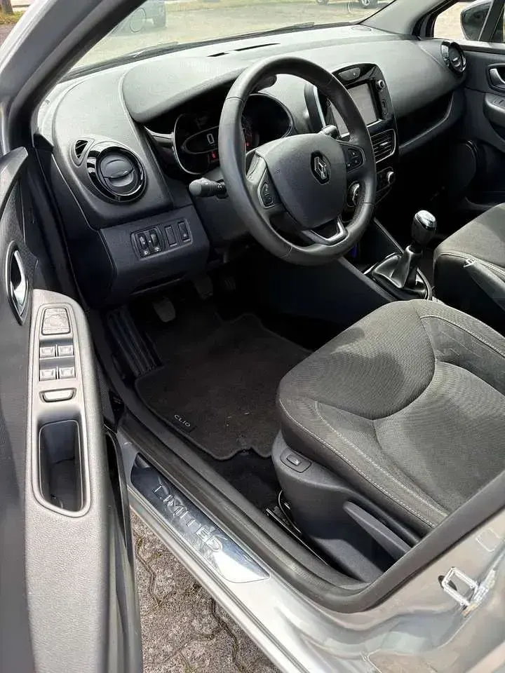 Gebraucht Renault Clio IV LIMITED 90 PS (66 kW) 2018 Silber Kleinwagen