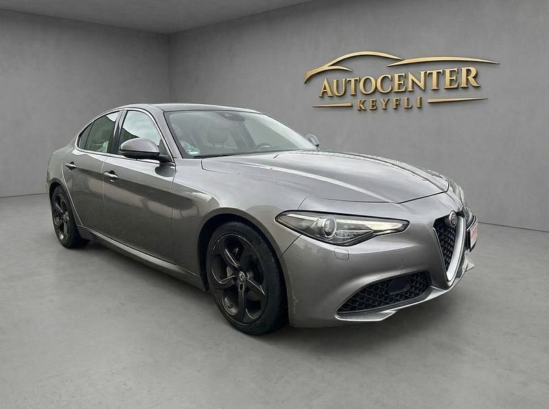 Gebraucht Alfa Romeo Giulia Super 179 PS (131 kW) 2016 Grau Limousine