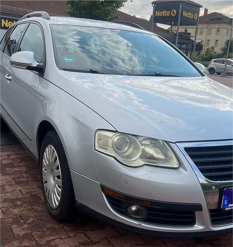 Grau Gebraucht 2011 VW Passat Limousine | 3.100 € (Superpreis) - Bild 1/4