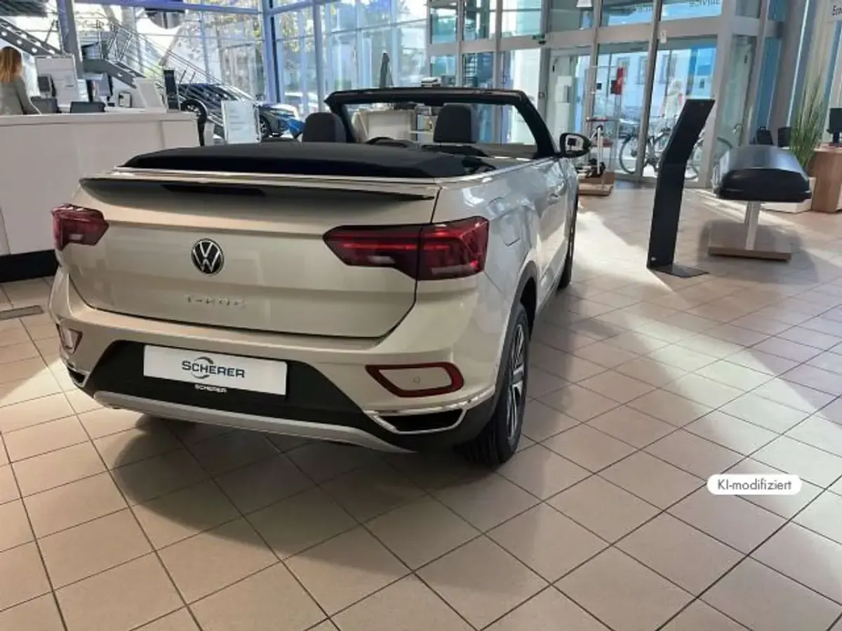 Gebraucht VW T-Roc 116 PS (85 kW) 2026 Ivory silver metallic / schwar SUV
