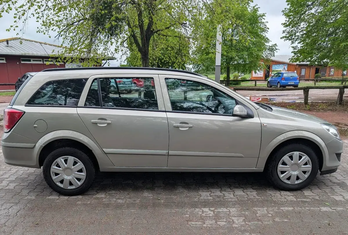 Gebraucht Opel Astra 90 PS (66 kW) 2008 Silber Kombi