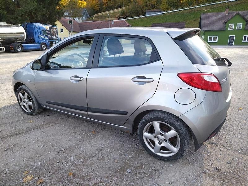 Gebraucht Mazda 2 Active 75 PS (55 kW) 2010 Grau Limousine