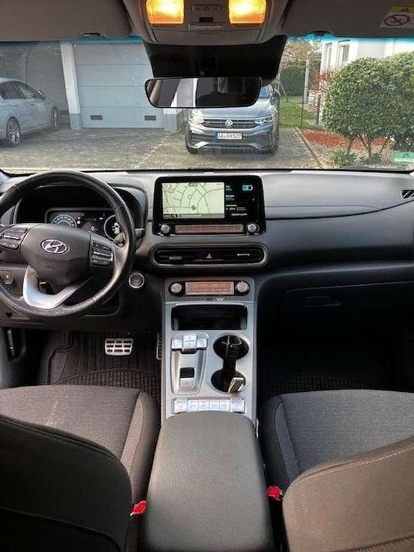 Gebraucht Hyundai Kona 100 kW (136 PS) 2021 Silber SUV