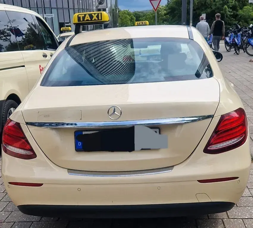 Gebraucht Mercedes E200 160 PS (117 kW) 2020 Beige Limousine