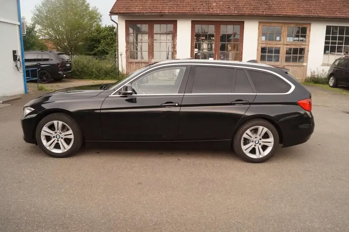 Gebraucht BMW 320 184 PS (135 kW) 2014 Black sapphire metallic Kombi