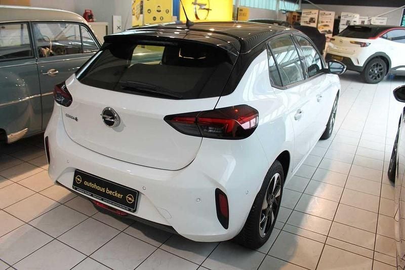 Usata Opel Corsa-e 100 kW (136 CV) 2023 Bianco Utilitaria