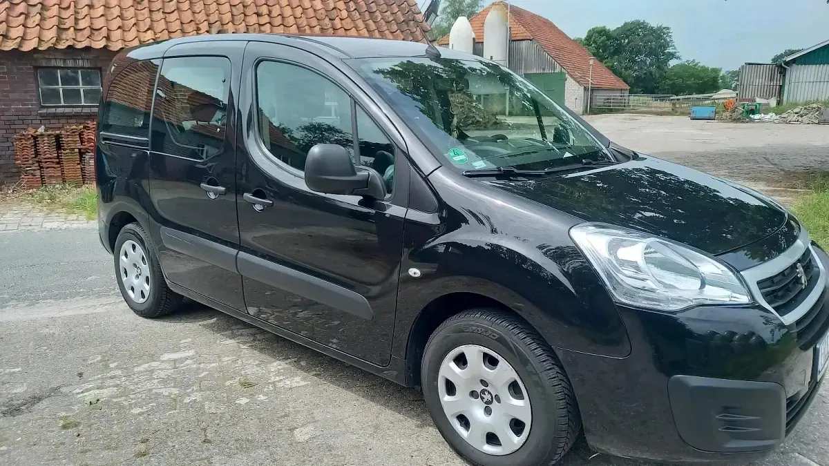 Gebraucht Peugeot Partner Tepee 110 PS (80 kW) 2018 Schwarz Van / Kleinbus