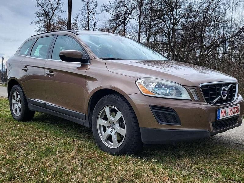 Gebraucht Volvo XC60 Momentum 163 PS (119 kW) 2010 Gold SUV