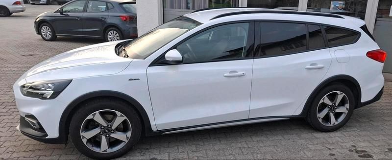 Gebraucht Ford Focus Active 125 PS (91 kW) 2019 Weiß Kombi