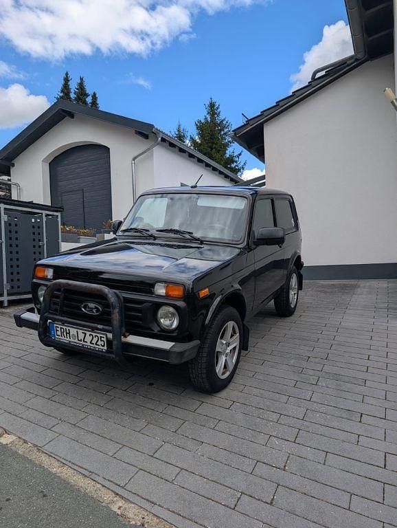 Schwarz Gebraucht 2021 Lada niva SUV | 12.500 € - Bild 1/4