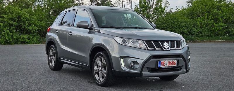 Gebraucht Suzuki Vitara Club 120 PS (88 kW) 2017 Grau SUV