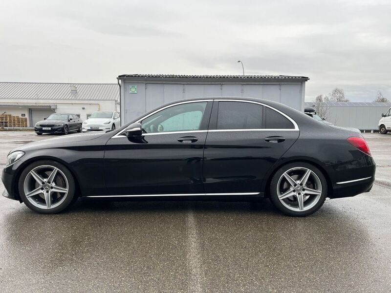 Schwarz unilack Gebraucht 2015 Mercedes C400 Edition 1 Limousine | 19.800 € (Fairer Preis) - Bild 1/4