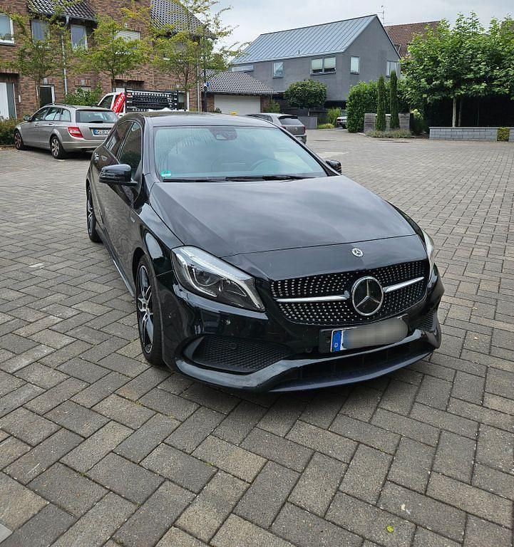 Schwarz Gebraucht 2017 Mercedes A200 Edition Limousine | 16.000 € (Fairer Preis) - Bild 1/4