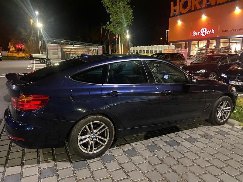 Blau Gebraucht 2013 BMW 320 Limousine | 10.500 € (Guter Preis) - Bild 1/4